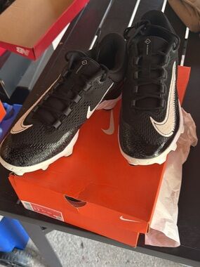 Nike Alpha Huarache elite 4 lows Men’s Cleats